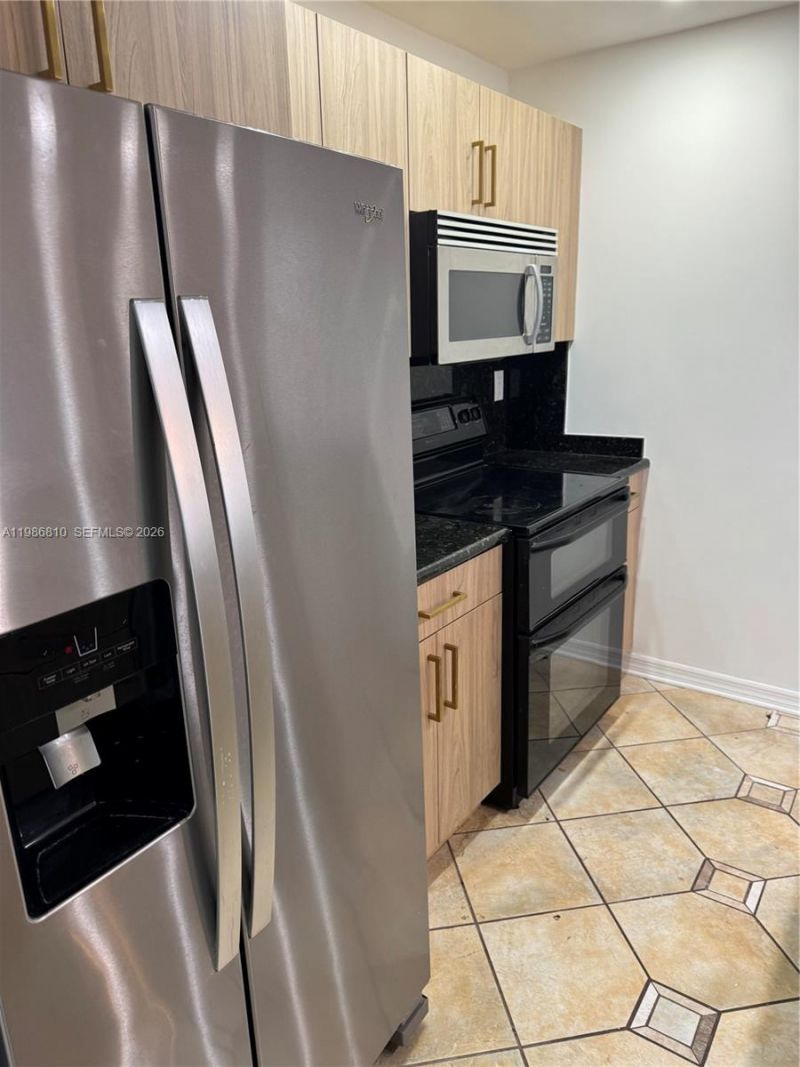 600 NE 36th St, Unit 317, Miami, FL 33137 Photo