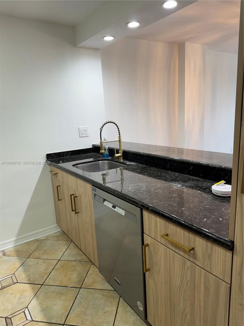 600 NE 36th St, Unit 317, Miami, FL 33137 Photo