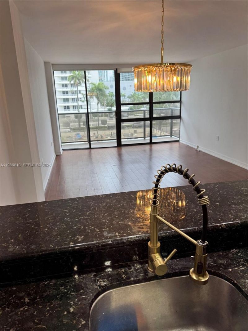 600 NE 36th St, Unit 317, Miami, FL 33137 Photo
