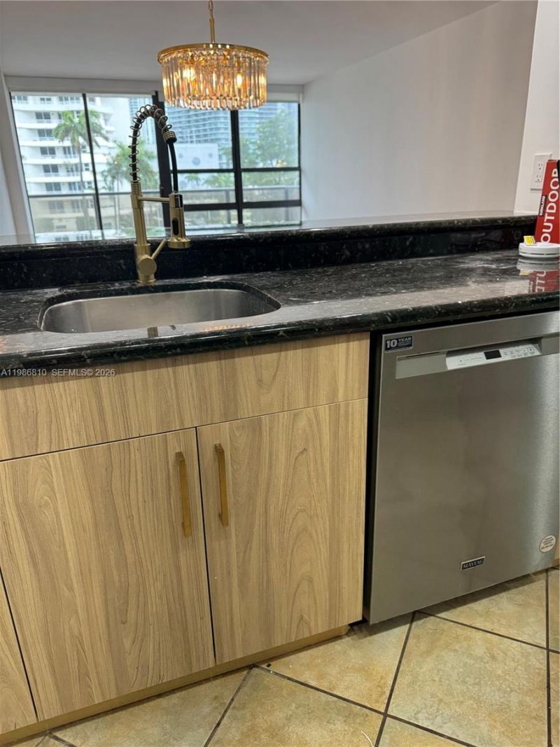 600 NE 36th St, Unit 317, Miami, FL 33137 Photo