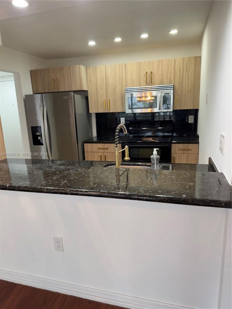 600 NE 36th St, Unit 317, Miami, FL 33137 Photo