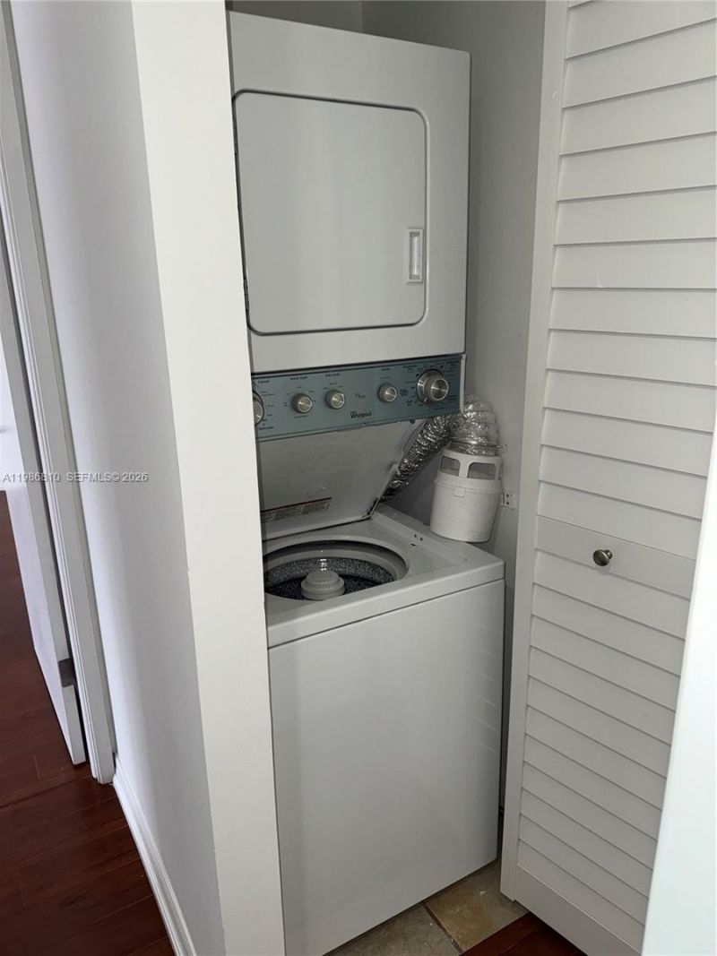 600 NE 36th St, Unit 317, Miami, FL 33137 Photo