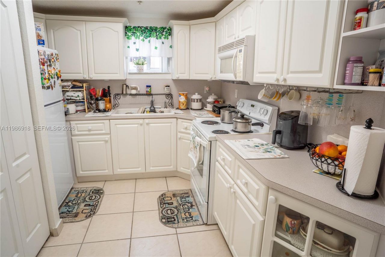 17425 NW 75th Pl, Unit 101, Hialeah, FL 33015 Photo