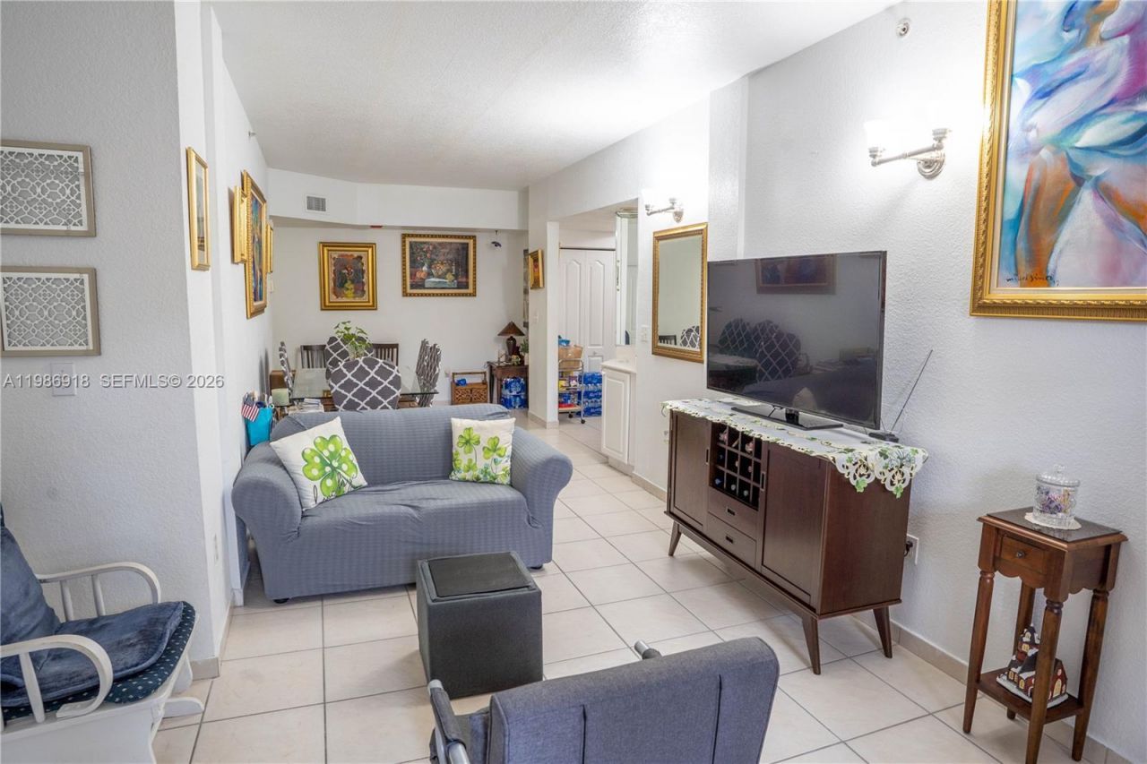 17425 NW 75th Pl, Unit 101, Hialeah, FL 33015 Photo