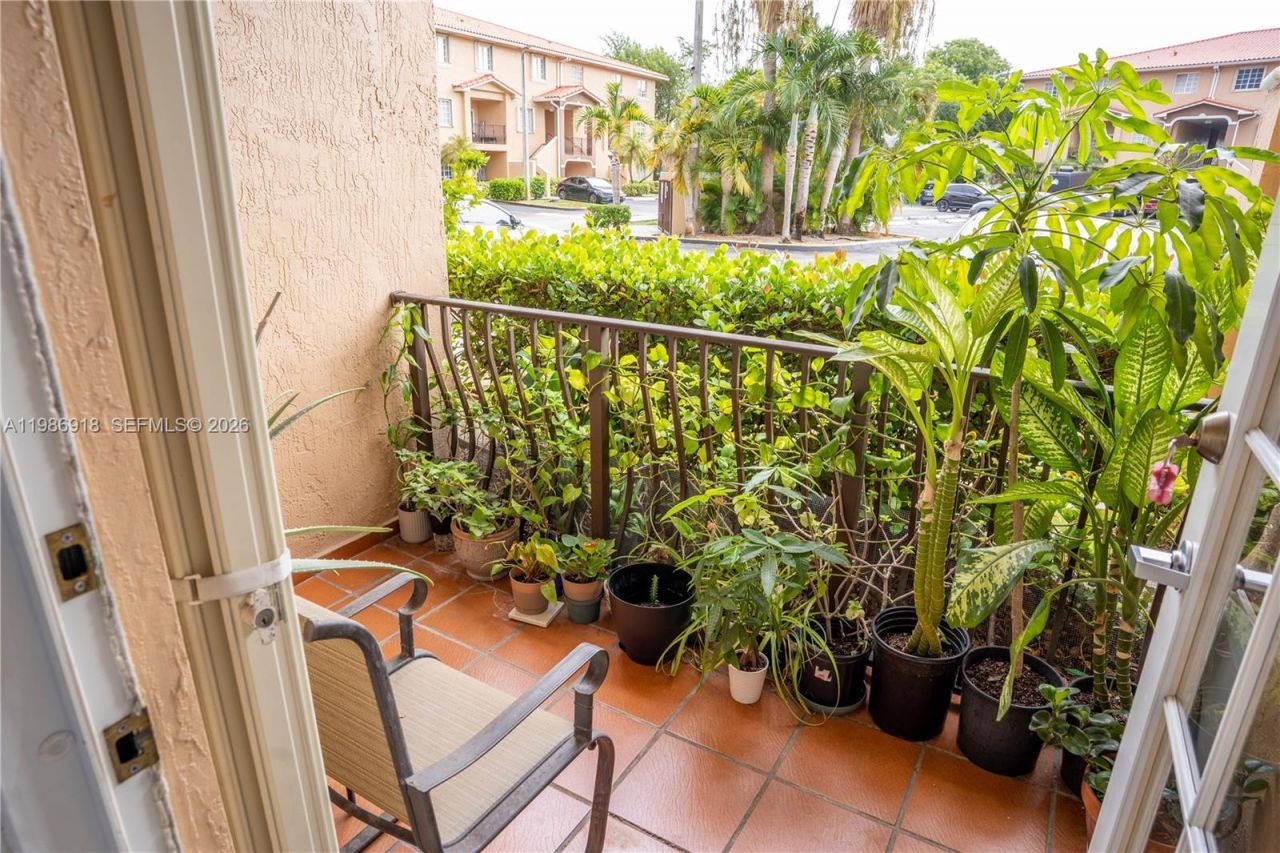 17425 NW 75th Pl, Unit 101, Hialeah, FL 33015 Photo