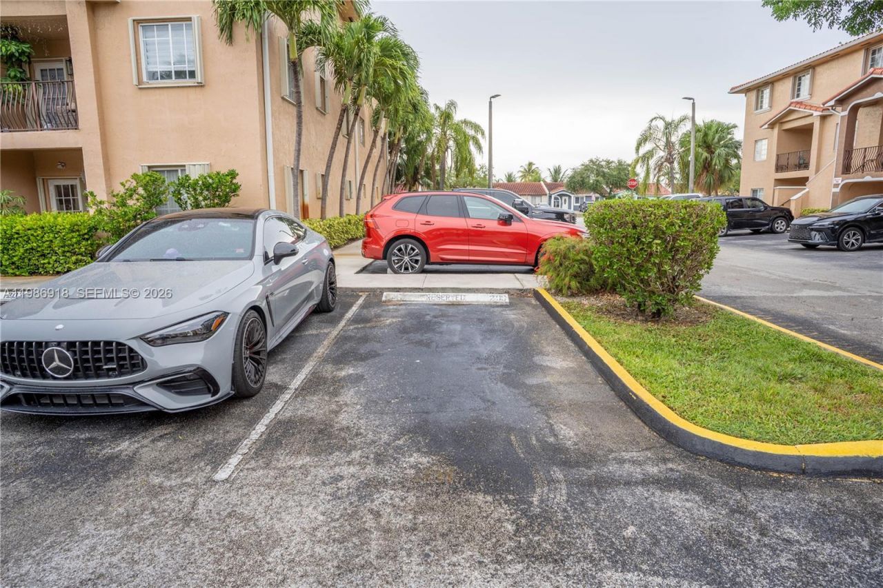17425 NW 75th Pl, Unit 101, Hialeah, FL 33015 Photo