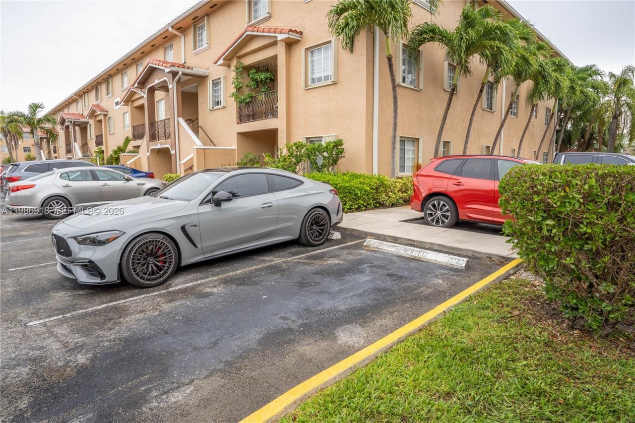 17425 NW 75th Pl, Unit 101, Hialeah, FL 33015 Photo