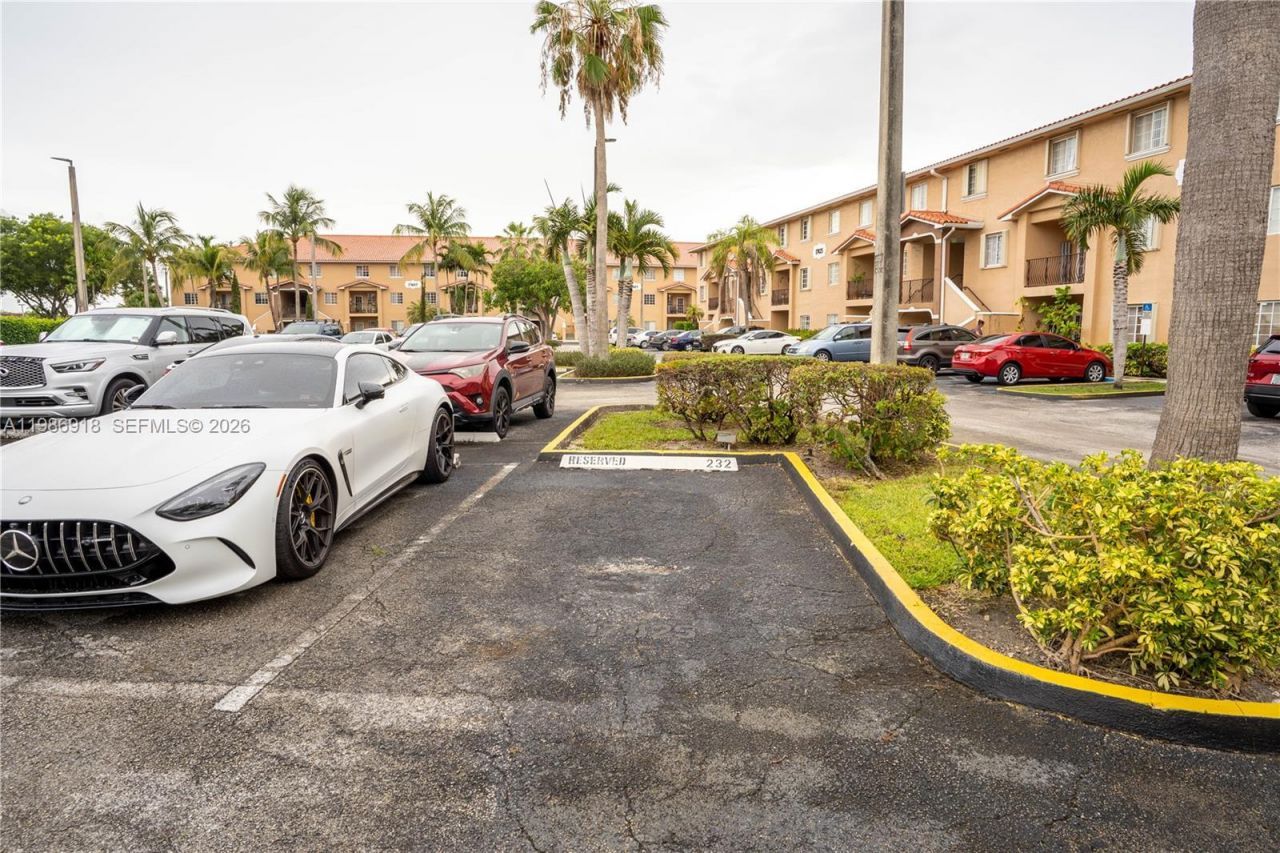 17425 NW 75th Pl, Unit 101, Hialeah, FL 33015 Photo