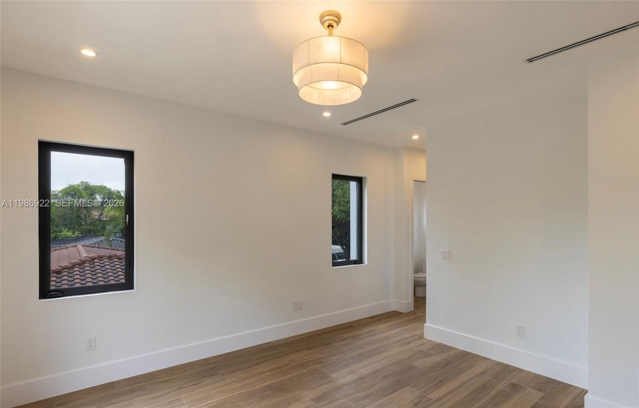 555 Catalonia Ave, Coral Gables, FL 33134 Photo