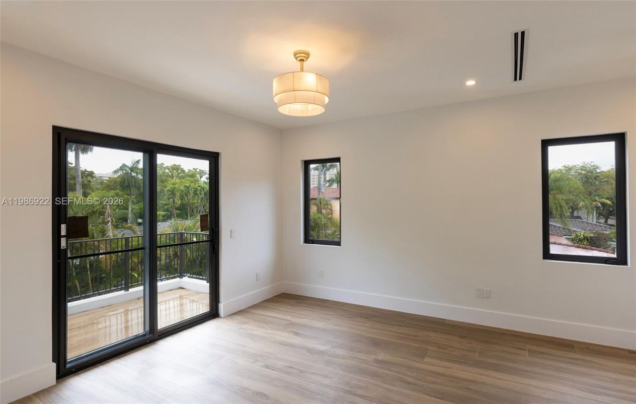 555 Catalonia Ave, Coral Gables, FL 33134 Photo