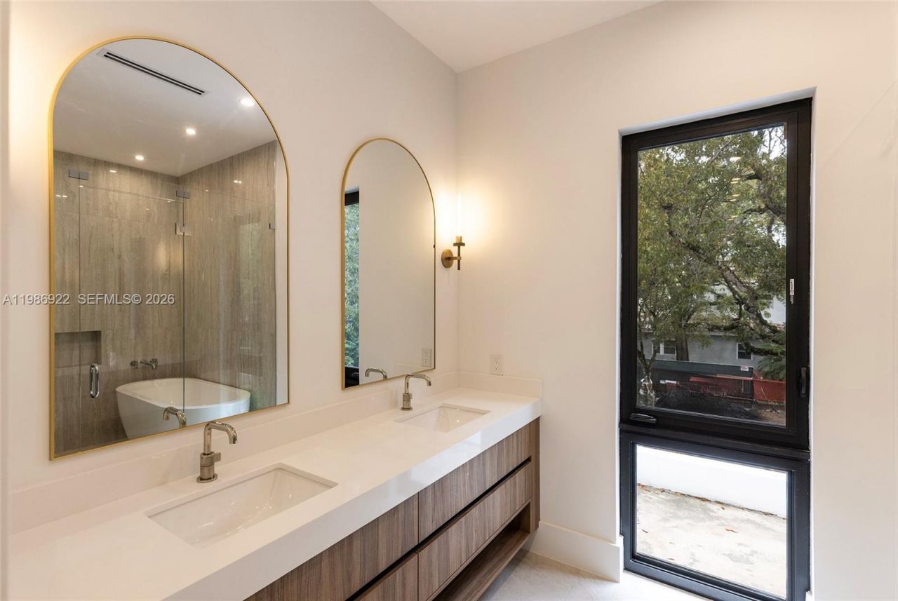 555 Catalonia Ave, Coral Gables, FL 33134 Photo