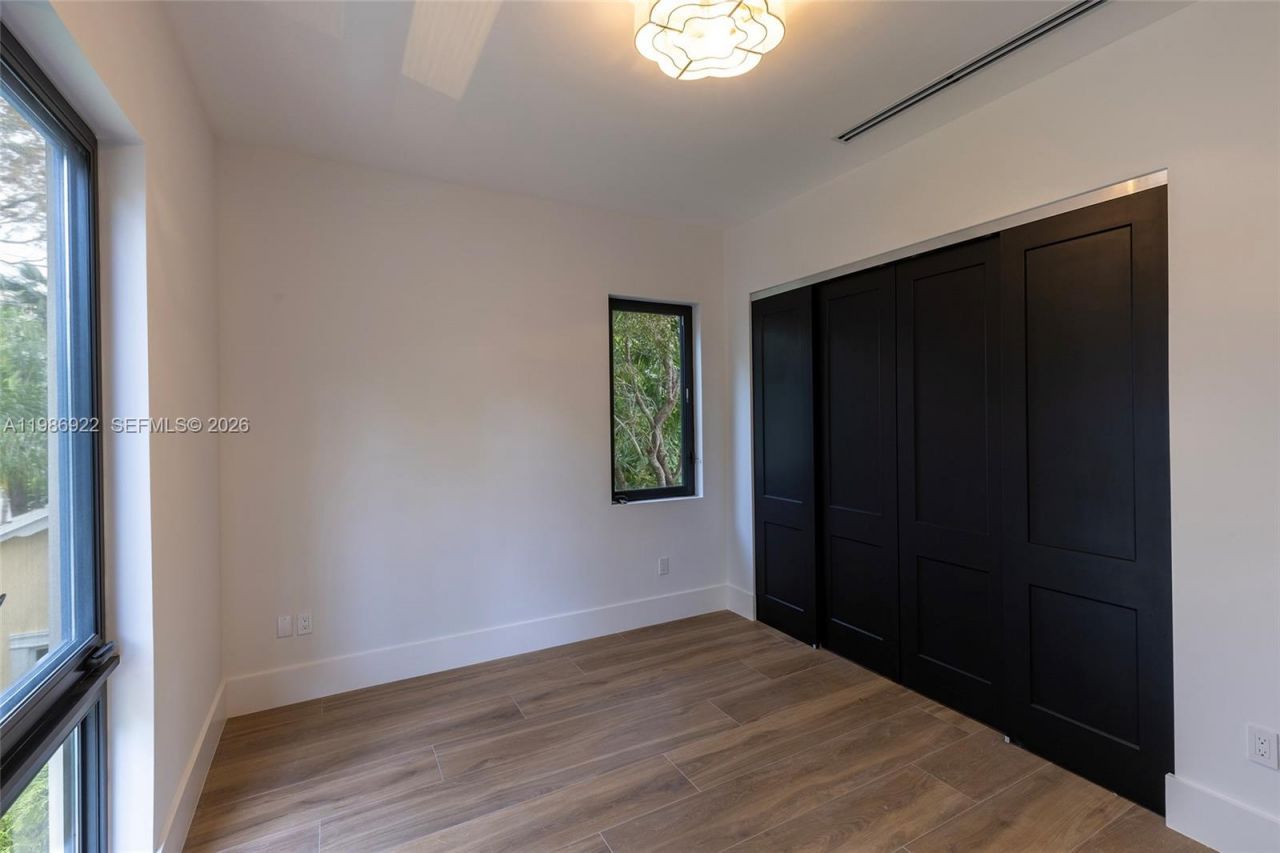 555 Catalonia Ave, Coral Gables, FL 33134 Photo