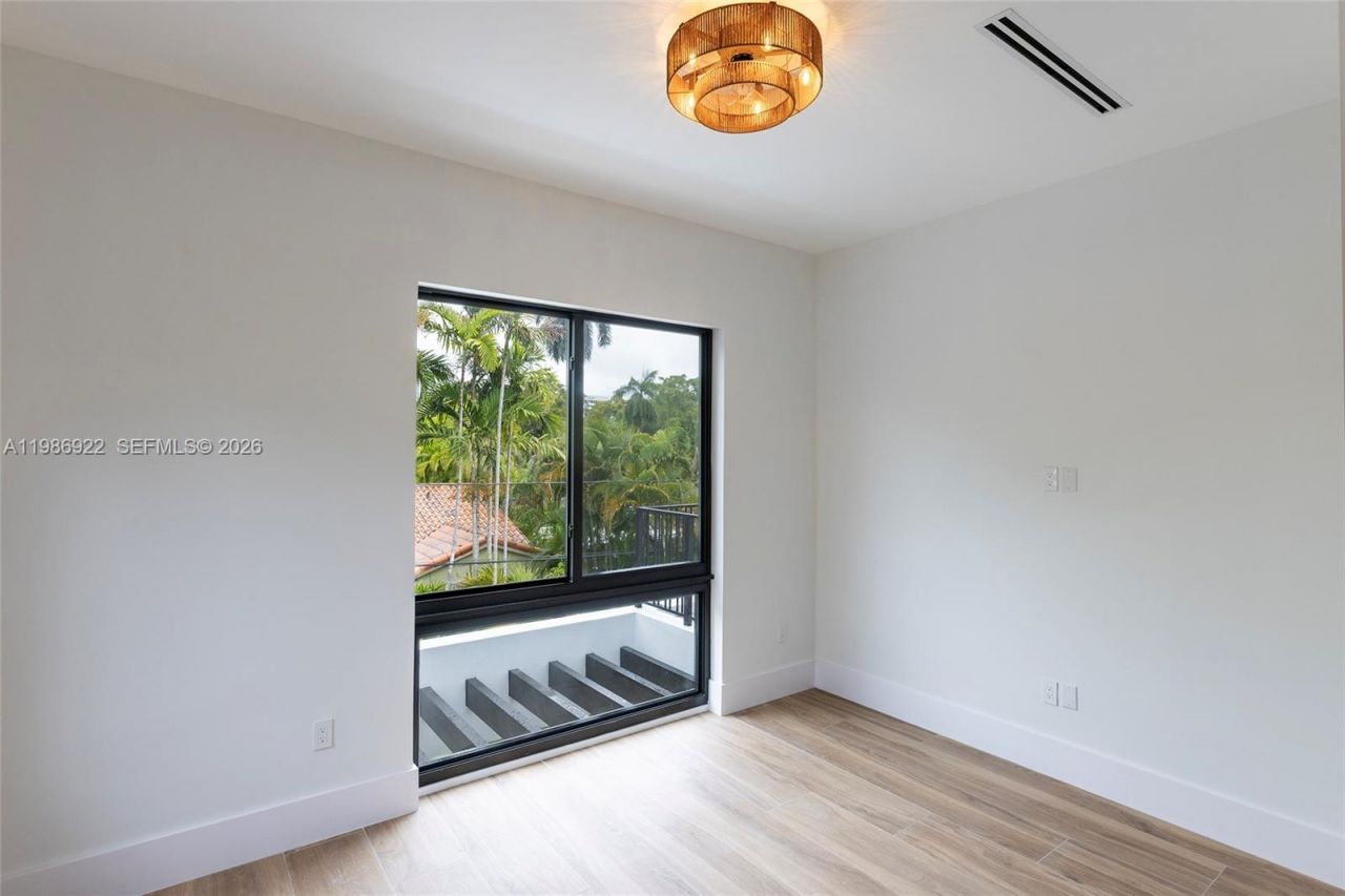 555 Catalonia Ave, Coral Gables, FL 33134 Photo