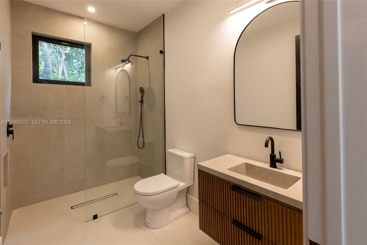 555 Catalonia Ave, Coral Gables, FL 33134 Photo