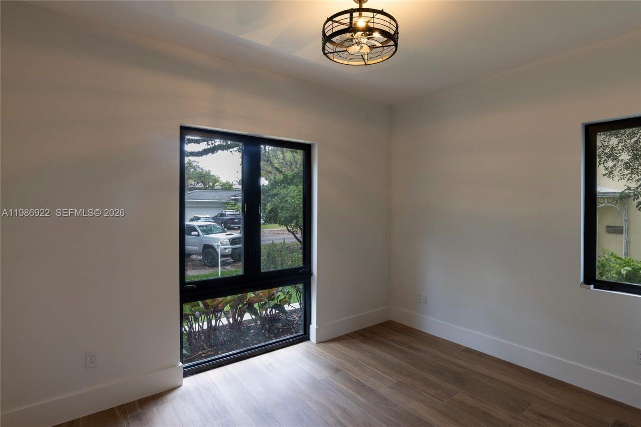 555 Catalonia Ave, Coral Gables, FL 33134 Photo