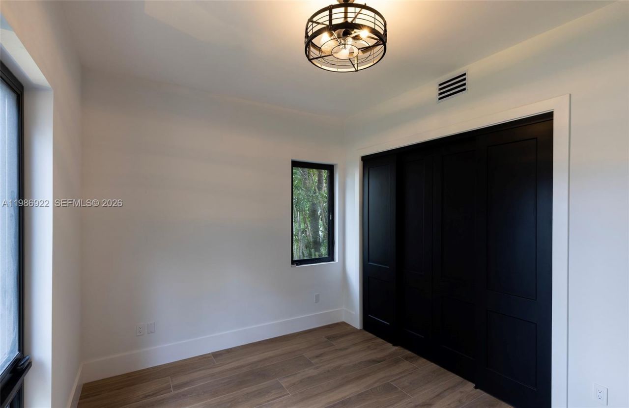 555 Catalonia Ave, Coral Gables, FL 33134 Photo