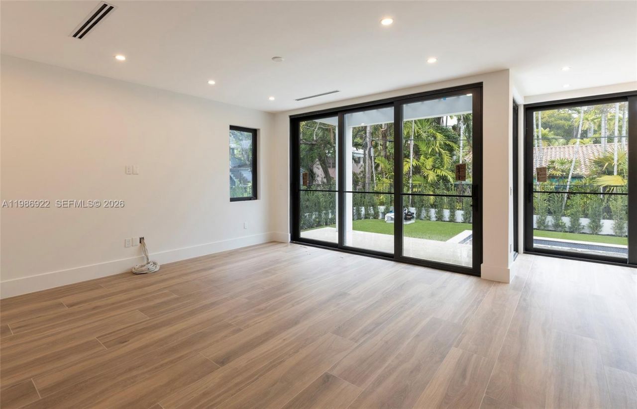 555 Catalonia Ave, Coral Gables, FL 33134 Photo