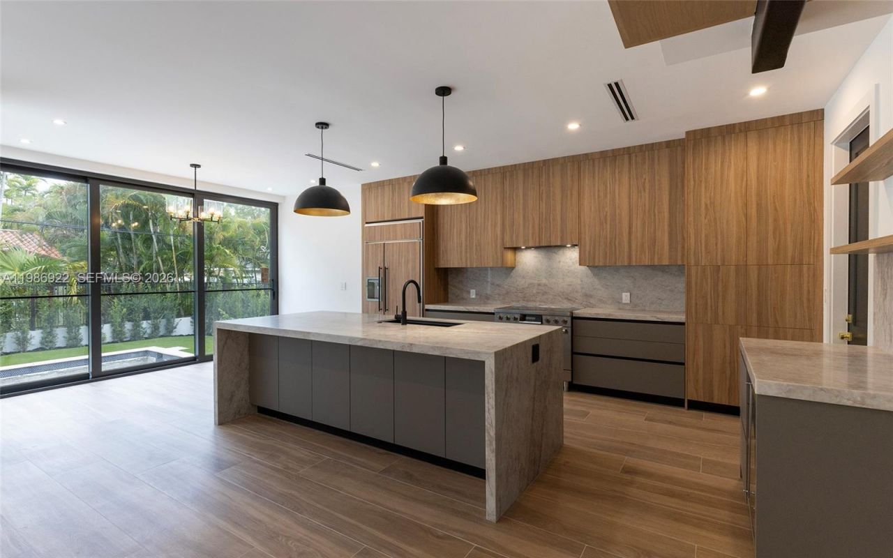 555 Catalonia Ave, Coral Gables, FL 33134 Photo