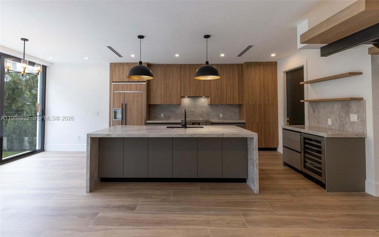 555 Catalonia Ave, Coral Gables, FL 33134 Photo