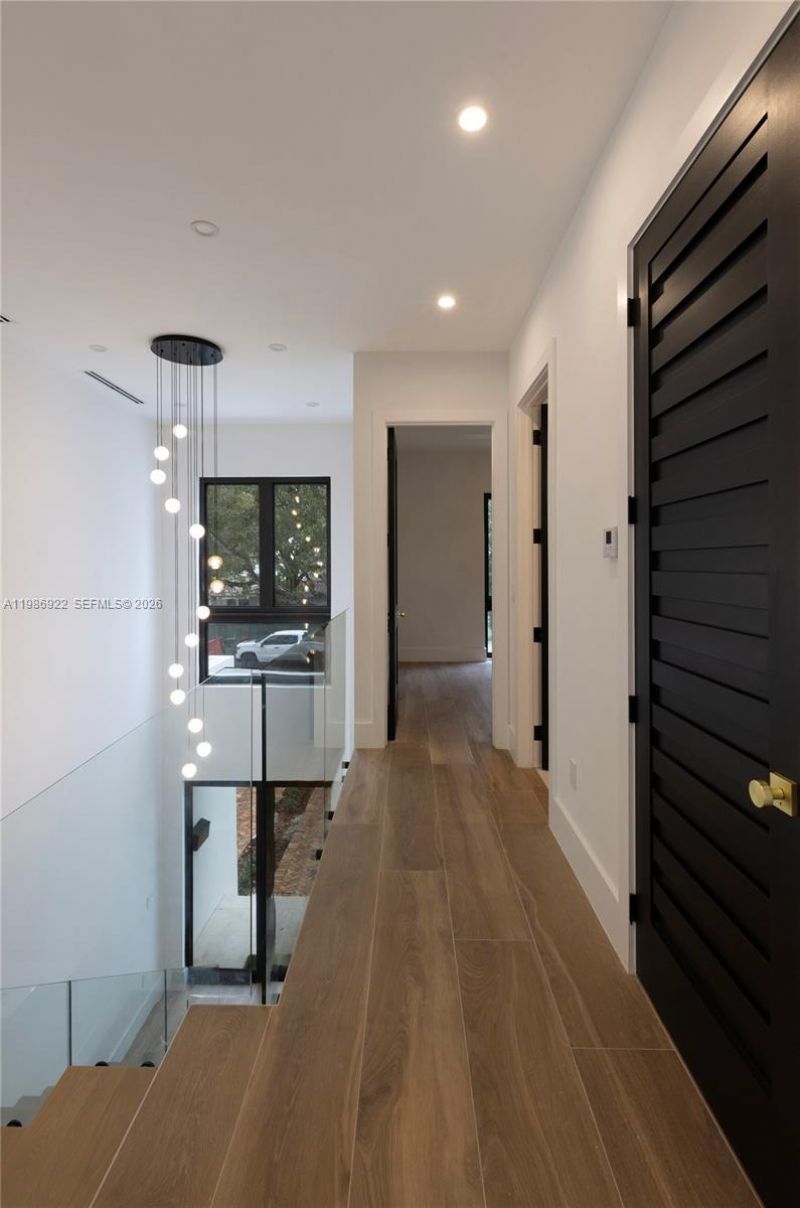 555 Catalonia Ave, Coral Gables, FL 33134 Photo