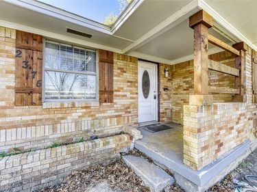 2375 Saint Francis Avenue, Dallas, TX 75228
