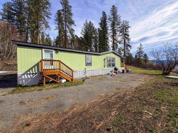2897 McNitt Rd, Kettle Falls, WA 99141