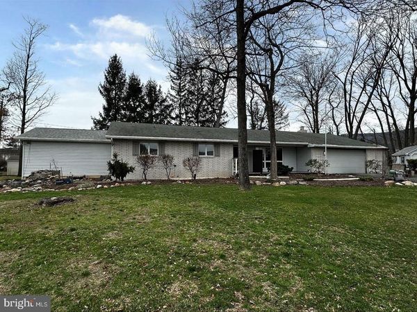 1055 PINE TREE DRIVE , SLATINGTON, PA 18080