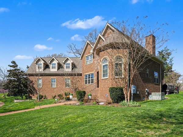 5094 Moss Rd, Nashville, TN 37221