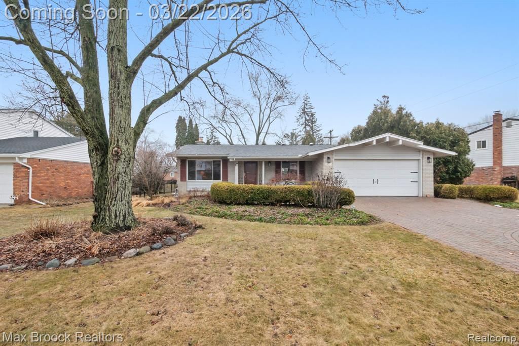 19771 Hickory Leaf Street, Southfield, MI 48076 Main Photo