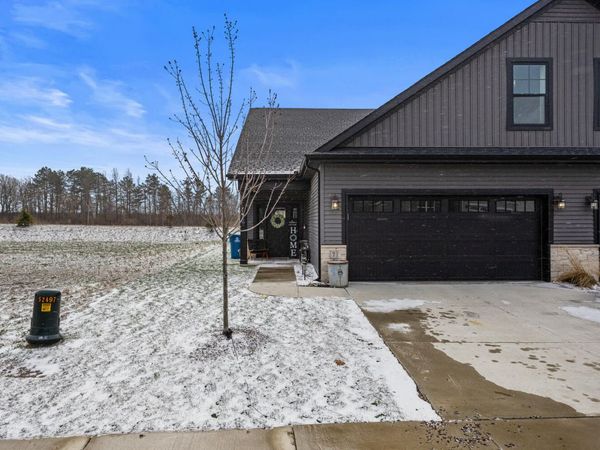 7 Prairie Trail, Monticello, IL 61856