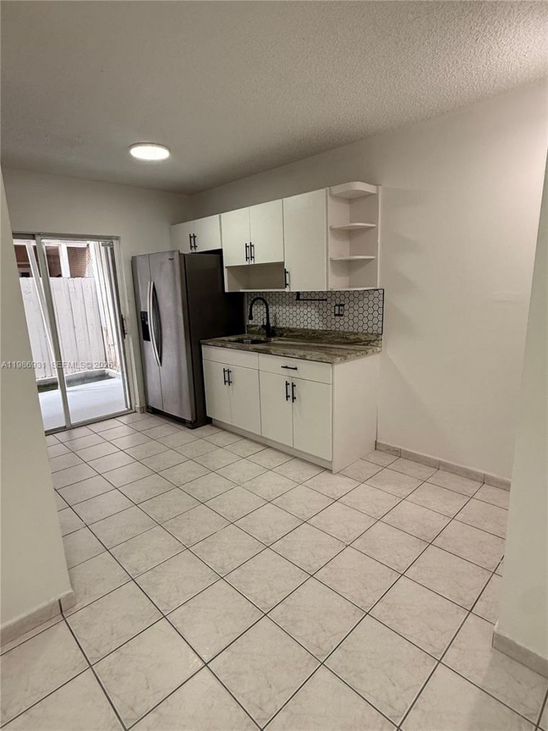 3262 W 70th St , Unit 101, Hialeah, FL 33018 Photo