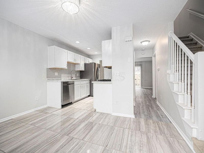 97 Tarryton Court W, Unit 19H, Columbus, OH 43228 Photo 1