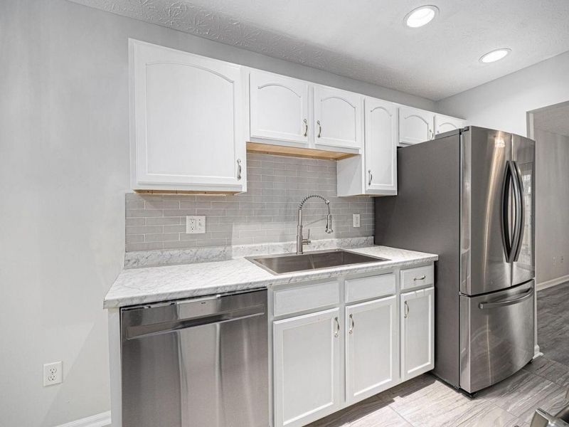 97 Tarryton Court W, Unit 19H, Columbus, OH 43228 Photo 5