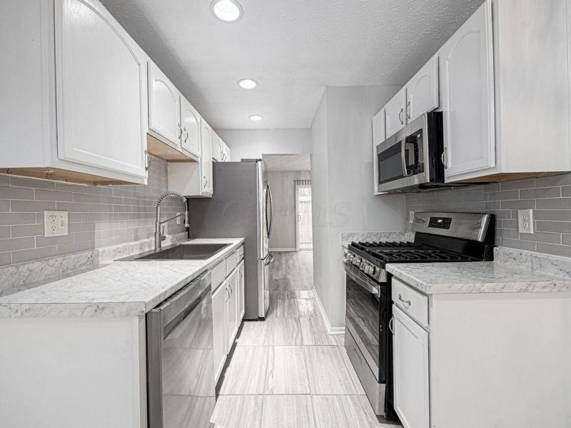 97 Tarryton Court W, Unit 19H, Columbus, OH 43228 Photo 6