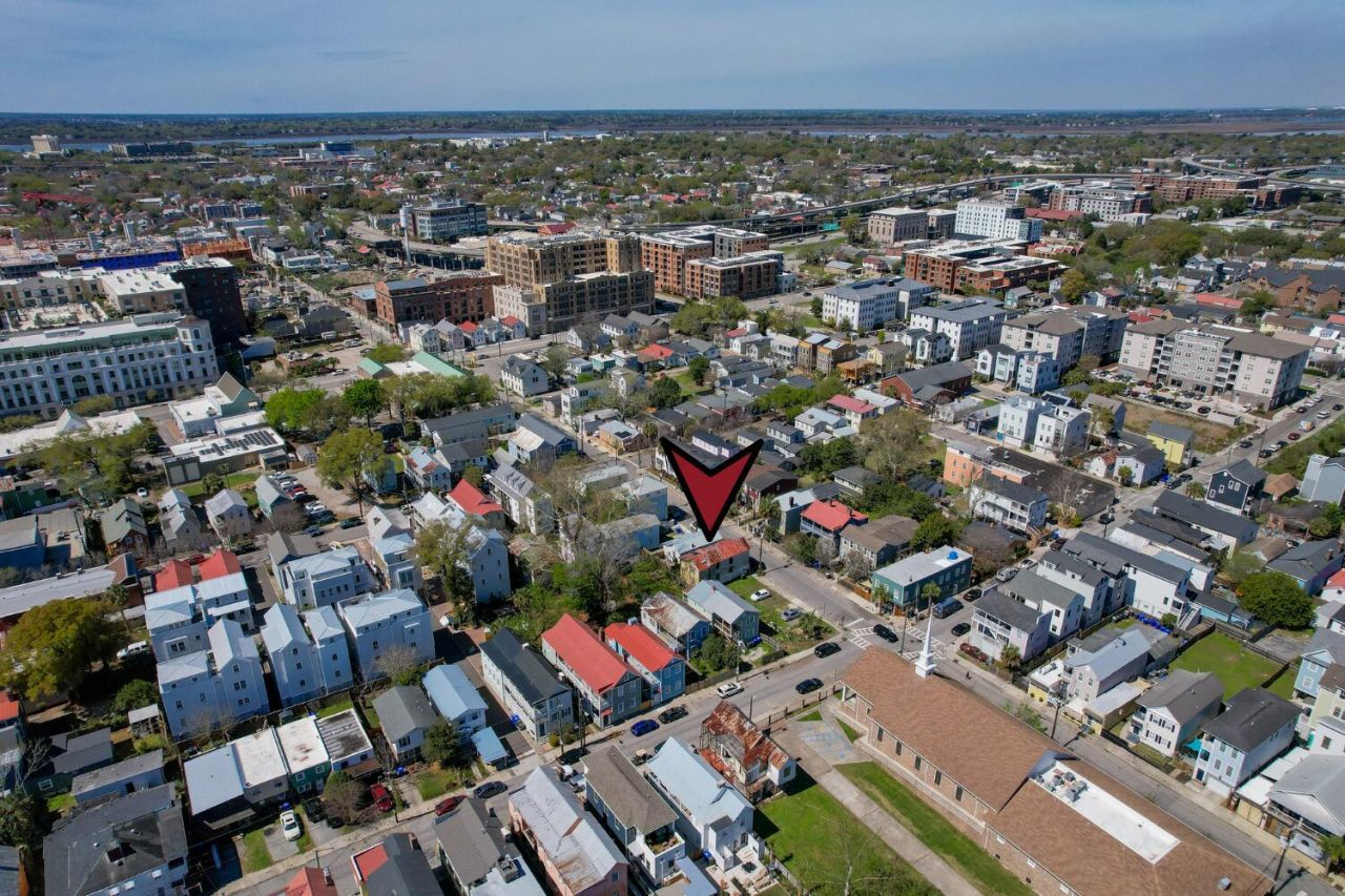 13 Line Street Photo 11