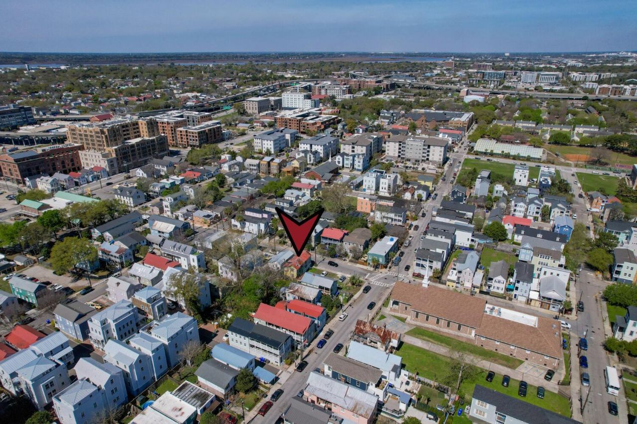 13 Line Street Photo 12