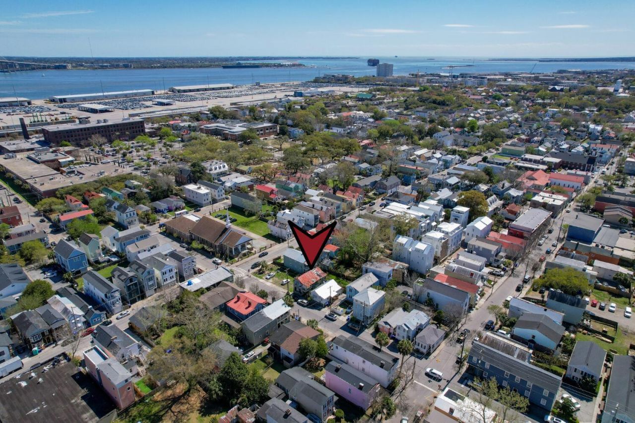 13 Line Street Photo 13