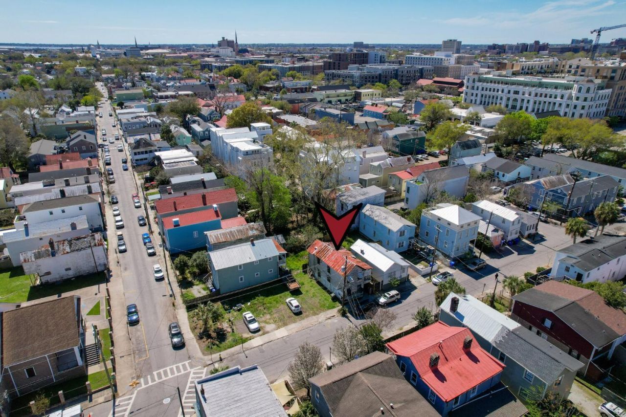 13 Line Street Photo 14