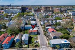 13 Line Street photo 4