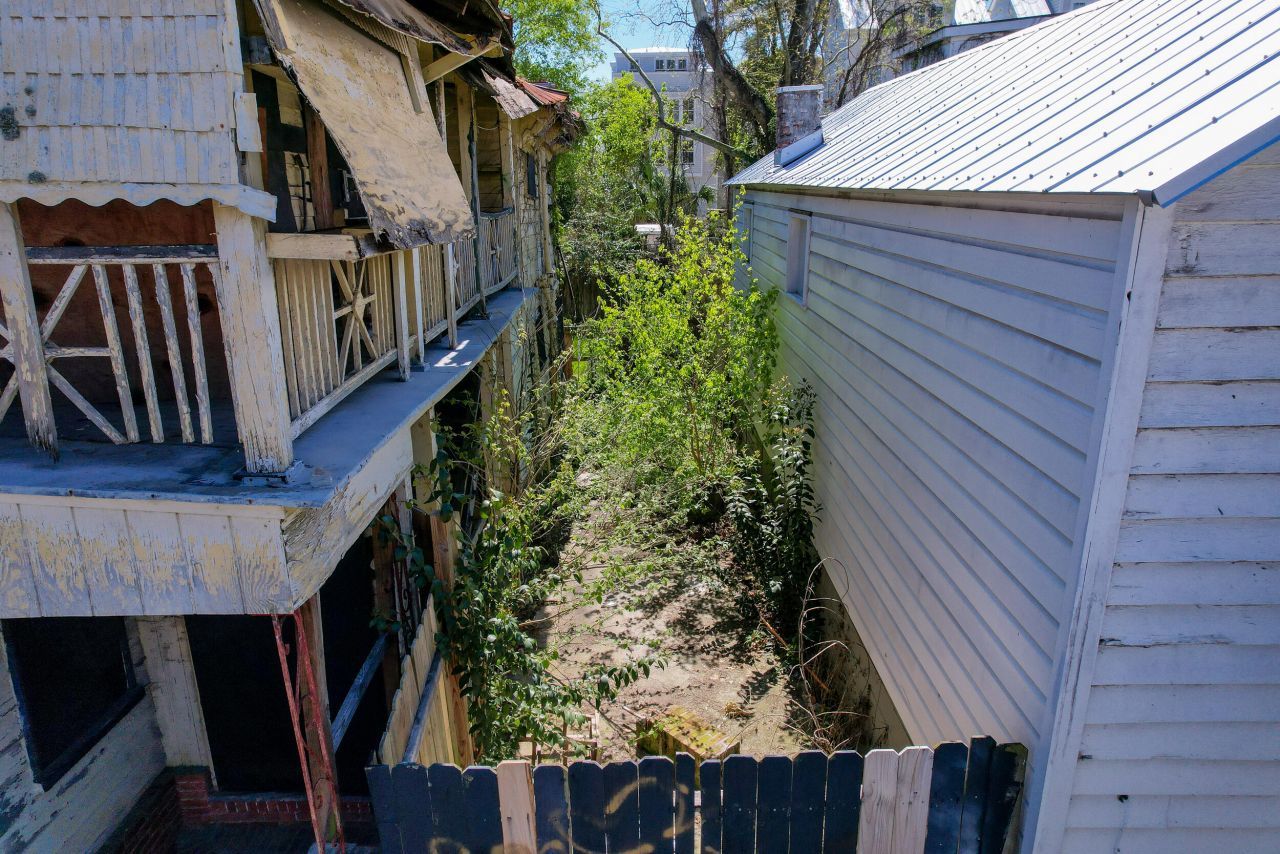 13 Line Street Photo 4