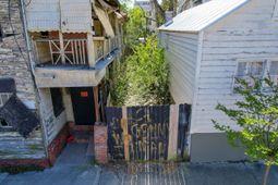 13 Line Street photo 4