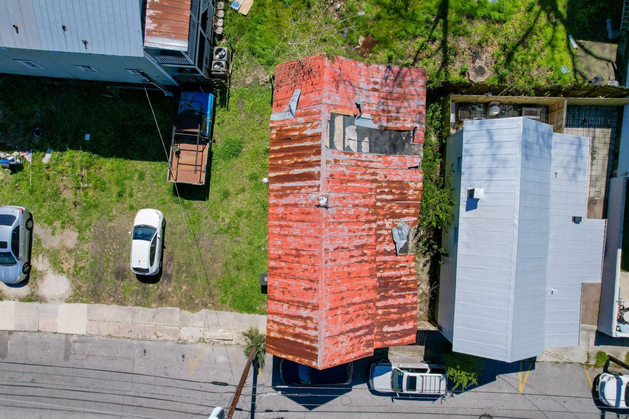 13 Line Street Photo 6