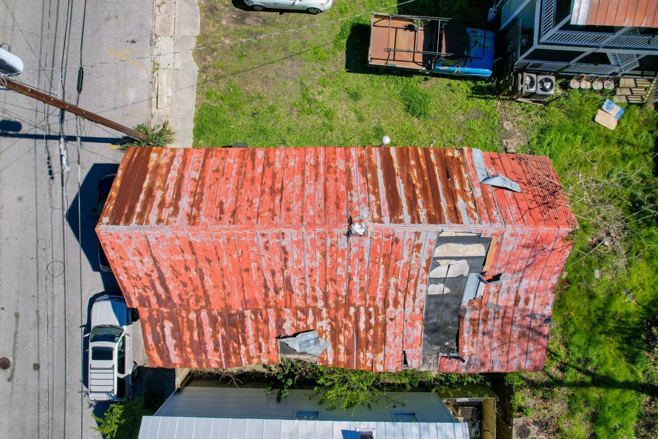 13 Line Street Photo 7