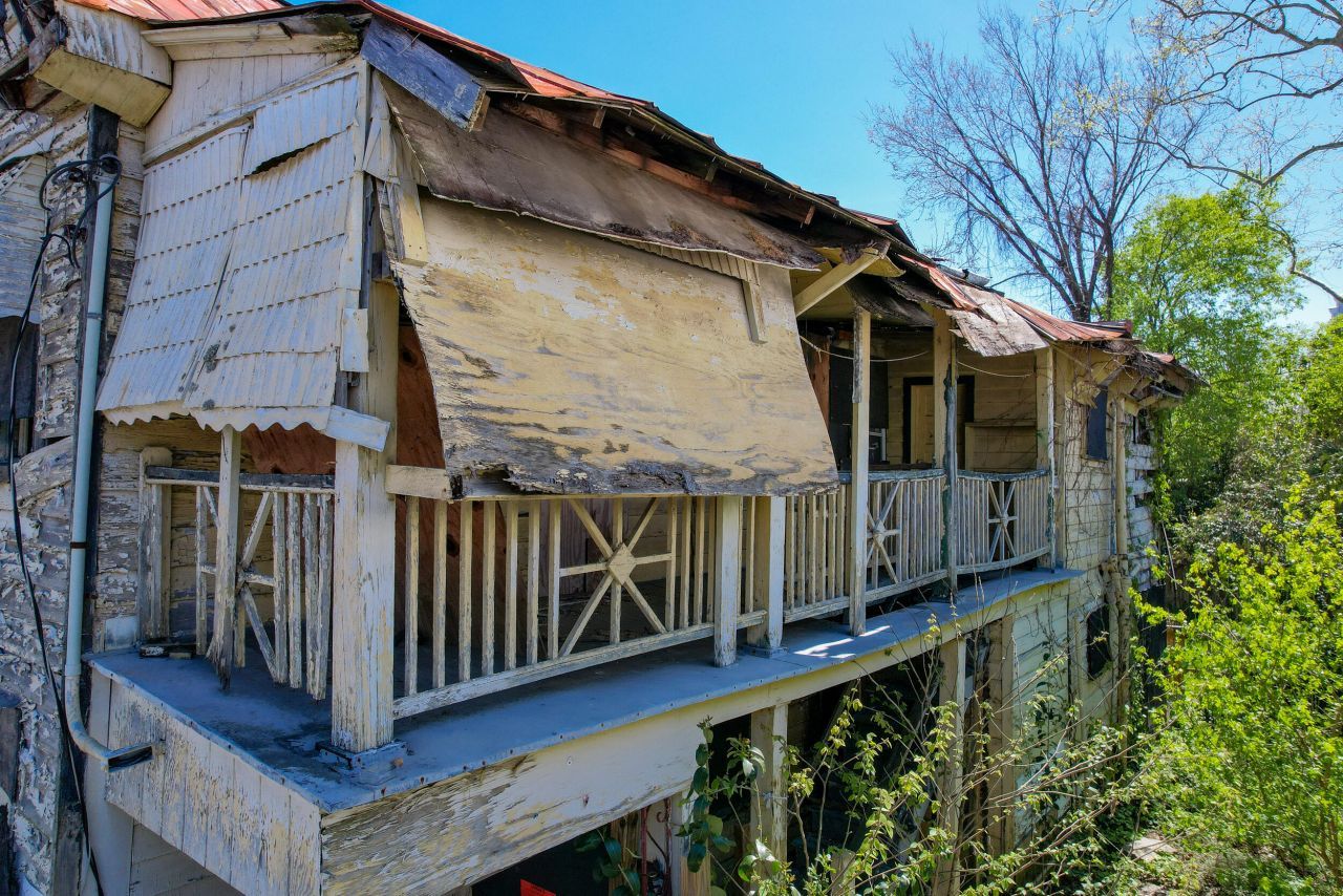 13 Line Street Photo 8