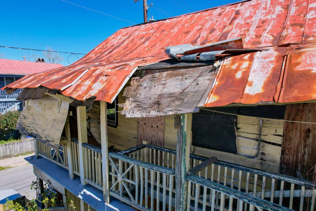 13 Line Street Photo 9