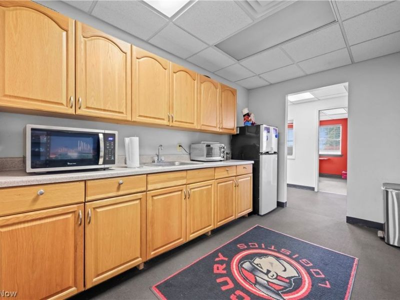 16172 Imperial , Strongsville, OH 44149 Photo 24