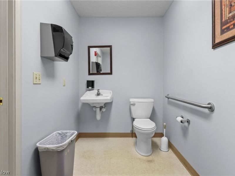 16172 Imperial , Strongsville, OH 44149 Photo 30