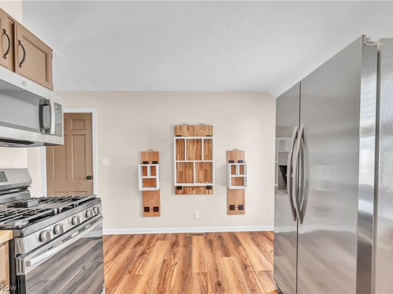 883 Bonnie Brae Avenue NE, Warren, OH 44483 Photo 3