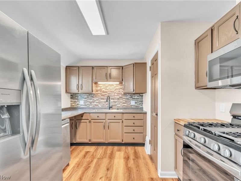 883 Bonnie Brae Avenue NE, Warren, OH 44483 Photo 4