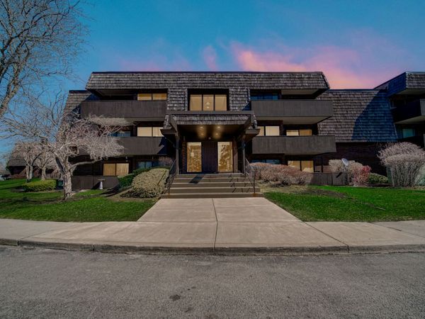 511 Timber Ridge Drive , Unit 202, Carol Stream, IL 60188